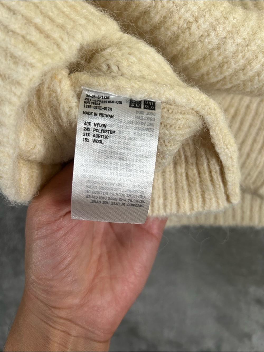 NWT Uniqlo Cream V-Neck Chunky Rib Knit Sweater - Picture 6 of 11